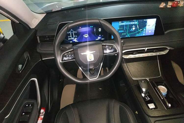 Used Venucia V 2021 260T Idol Edition
