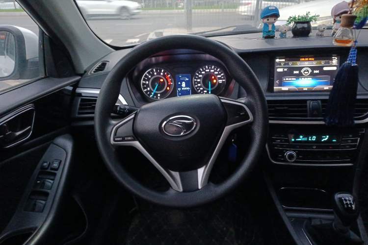 Used Soueast V5 Lingzhi 2017 1.5L Manual New Generation Model Steering Wheel