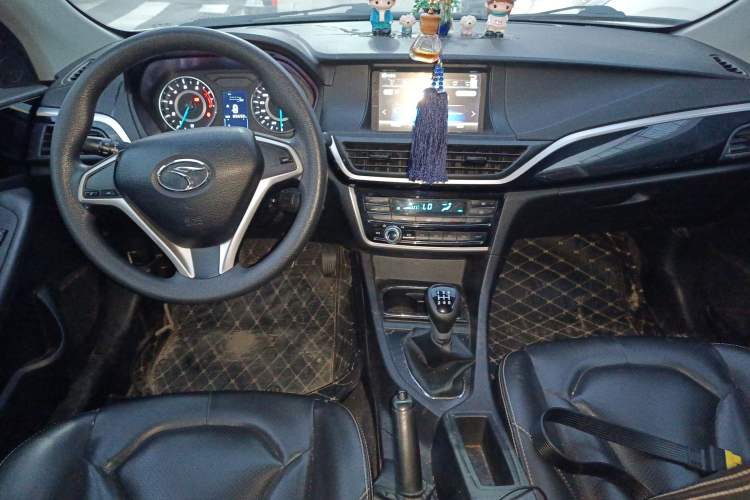 Used Soueast V5 Lingzhi 2017 1.5L Manual New Generation Model Center Console