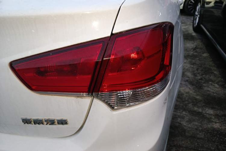 Used Soueast V5 Lingzhi 2017 1.5L Manual New Generation Model Right Rear Taillight