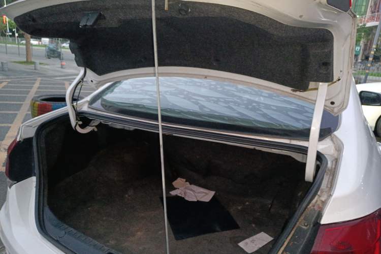 Used Soueast V5 Lingzhi 2017 1.5L Manual New Generation Model Trunk