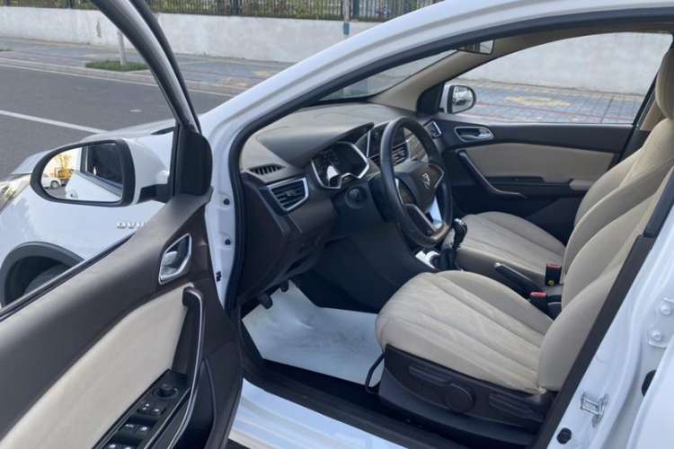 Used Baojun 310W 2017 1.5L Manual Comfort Version China VI Emission Standard