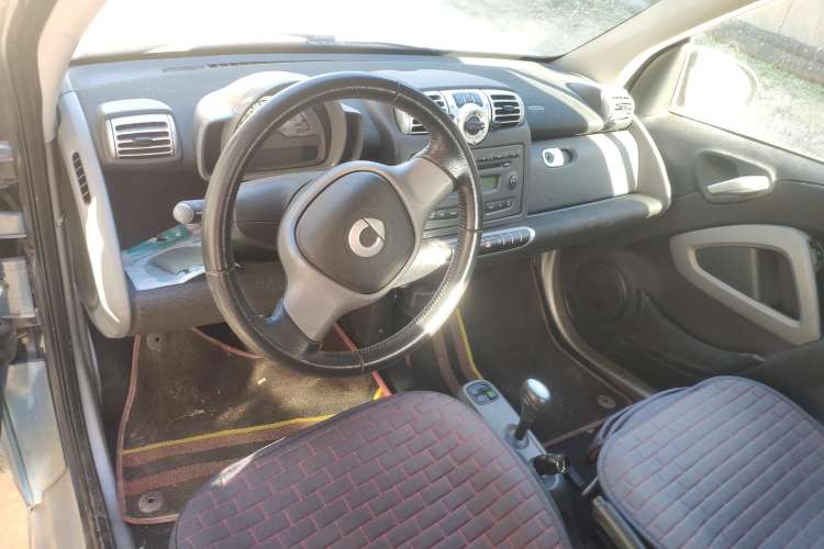 Used smart fortwo 2011 1.0T Convertible Passion Edition Center Console