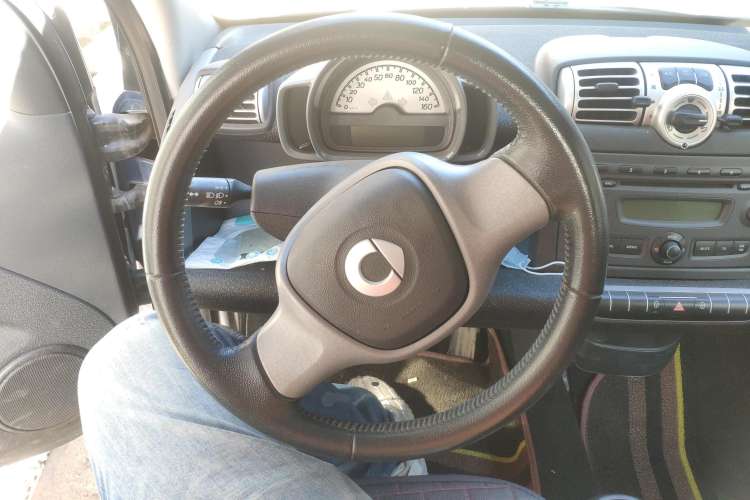 Used smart fortwo 2011 1.0T Convertible Passion Edition Steering Wheel