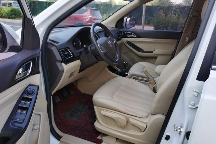 Used Baojun 730 2015 1.8L Manual Luxury Navigation ESP Version 7-seater
