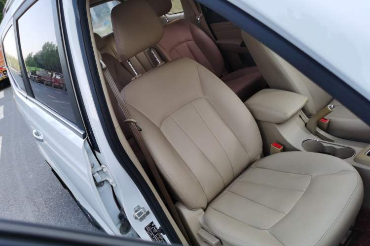 Used Baojun 730 2015 1.8L Manual Luxury Navigation ESP Version 7-seater
