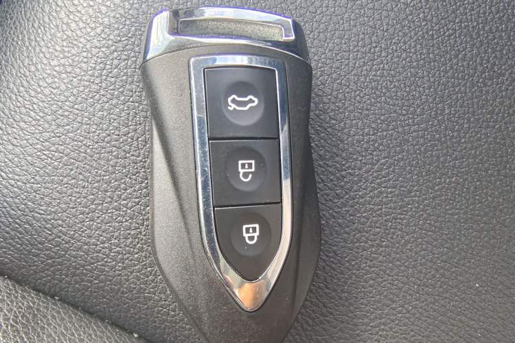 Used Zotye SR7 2016 1.5T CVT Cube Heart Edition China V Standard