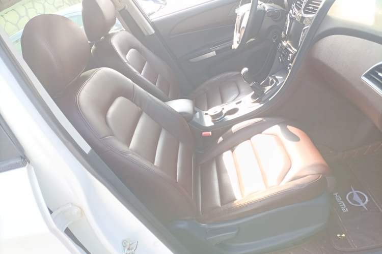 Used Haima V70 2016 2.0L Manual - Enjoyment Version 6 Seats