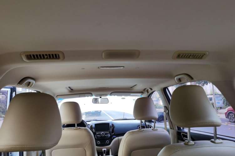 Used Baojun 730 2015 1.8L Manual Luxury Navigation ESP Version 7-seater
