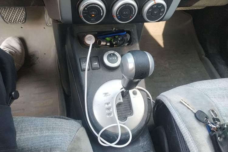 Used Nissan X-Trail 2010 2.5L CVT Luxury Edition 4WD Gear Lever