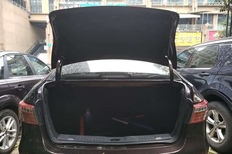 Used Luxgen 5 2014 Dance Limited Edition 1.8T Automatic Luxury Version
