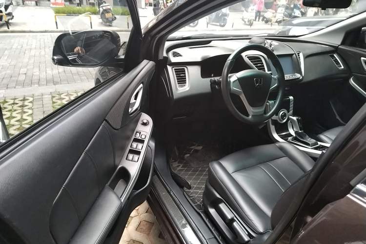 Used Luxgen 5 2014 Dance Limited Edition 1.8T Automatic Luxury Version
