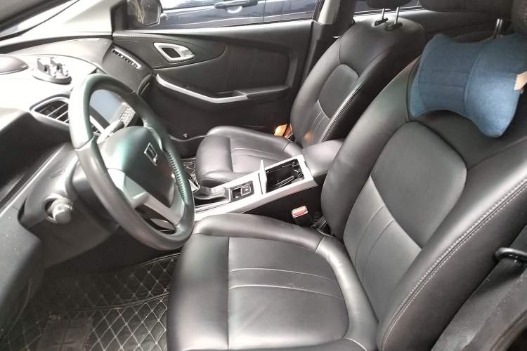 Used Luxgen 5 2014 Dance Limited Edition 1.8T Automatic Luxury Version
