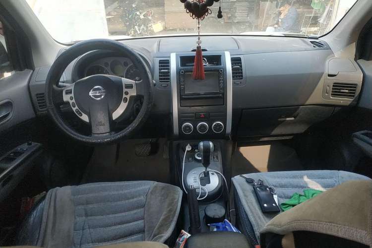 Used Nissan X-Trail 2010 2.5L CVT Luxury Edition 4WD Center Console