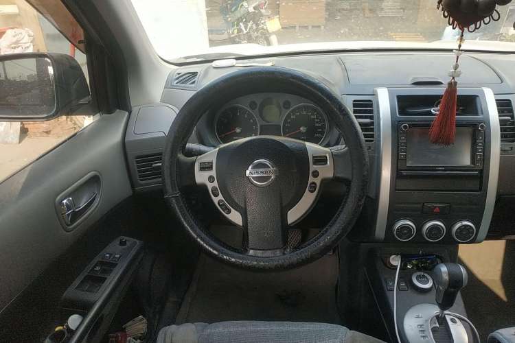 Used Nissan X-Trail 2010 2.5L CVT Luxury Edition 4WD Steering Wheel