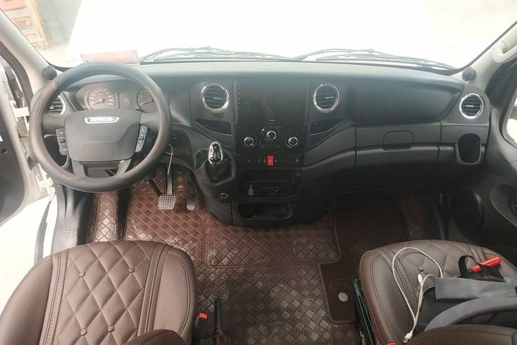 Used Iveco  2021 3.0T Automatic Chaorui Long Wheelbase Short Overhang High Roof Side-Sliding Door F1C
