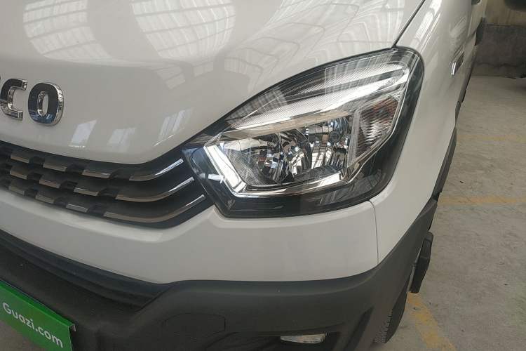 Used Iveco  2021 3.0T Automatic Chaorui Long Wheelbase Short Overhang High Roof Side-Sliding Door F1C
