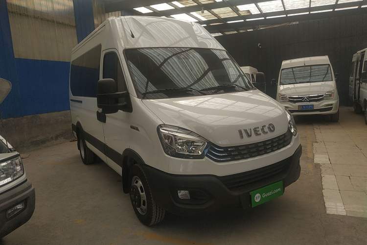 Used Iveco  2021 3.0T Automatic Chaorui Long Wheelbase Short Overhang High Roof Side-Sliding Door F1C
