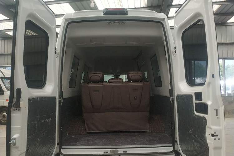 Used Iveco  2021 3.0T Automatic Chaorui Long Wheelbase Short Overhang High Roof Side-Sliding Door F1C
