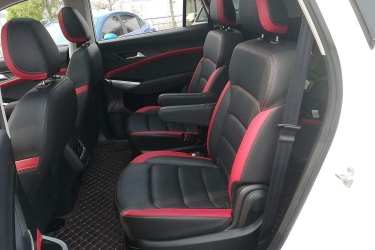 Used SOL X8 2021 300T DCT Leading Smart Connectivity Version 6 Seats