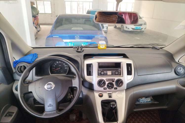 Used Nissan NV200 2010 1.6L Luxury Model Center Console