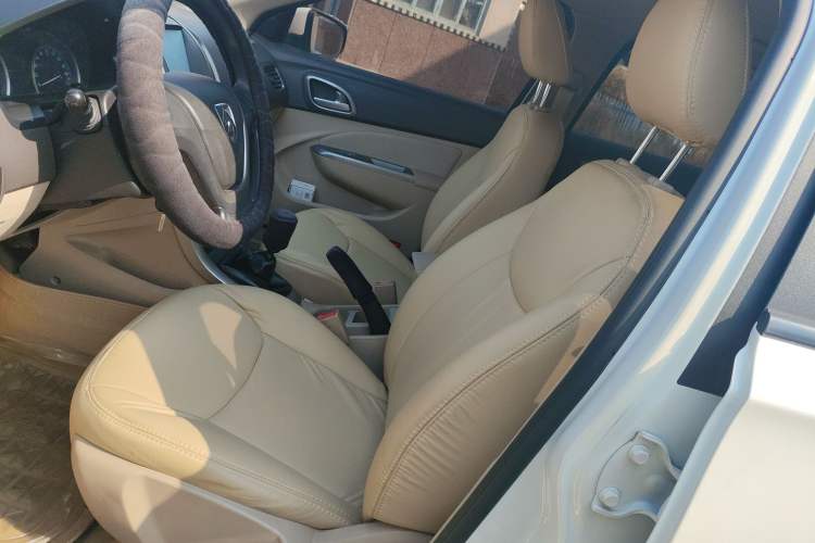 Used Baojun 610 2014 1.5L manual standard version
