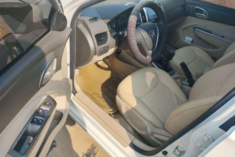 Used Baojun 610 2014 1.5L manual standard version
