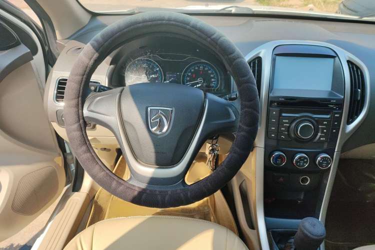 Used Baojun 610 2014 1.5L manual standard version
