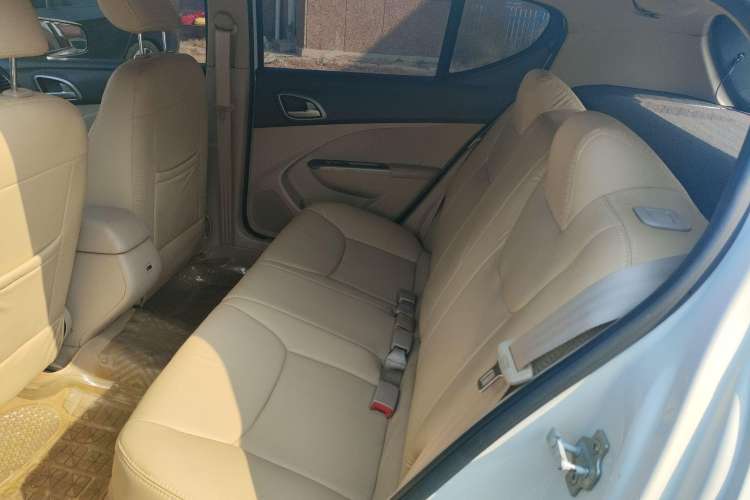 Used Baojun 610 2014 1.5L manual standard version
