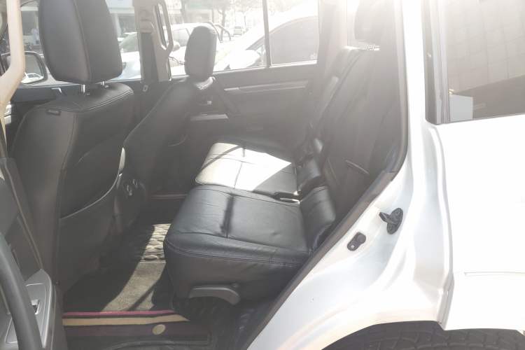 Used Mitsubishi Pajero 2015 3.0L Automatic Elite Overdrive Version China IV Standard