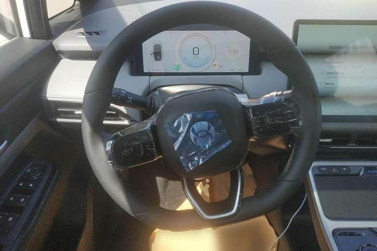 Used Hycan Z03 2022 510 km Range Trendy Cool Version 160 kW 61.13 kWh