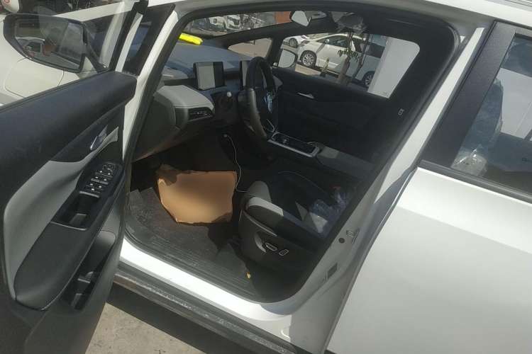 Used Hycan Z03 2022 510 km Range Trendy Cool Version 160 kW 61.13 kWh