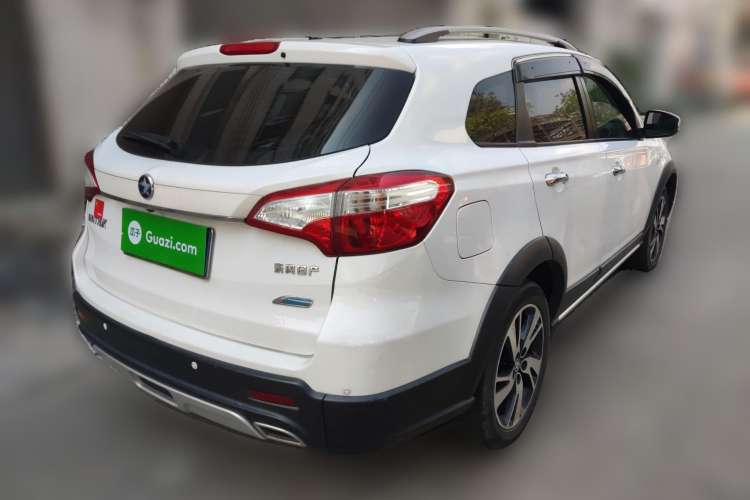 Used Venucia T70X 2015 2.0L CVT Smart Enjoyment Sport Edition
