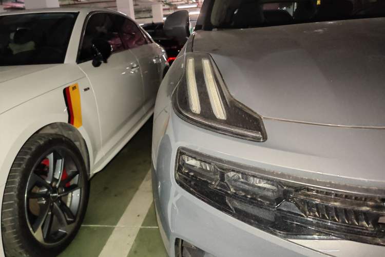 Used Lynk & Co 06 EM-P 2022 PHEV 84 km Range Pro Version Right Front Headlight