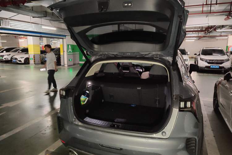 Used Lynk & Co 06 EM-P 2022 PHEV 84 km Range Pro Version Trunk