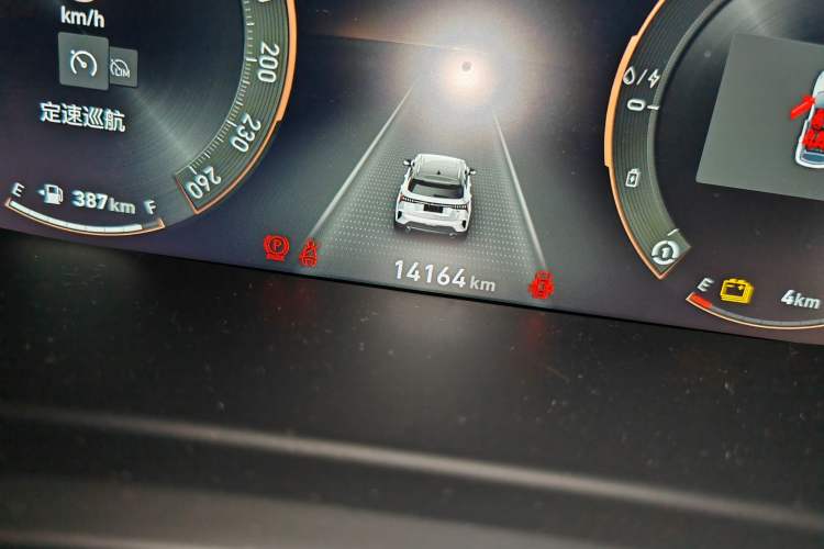 Used Lynk & Co 06 EM-P 2022 PHEV 84 km Range Pro Version Odometer Close Up