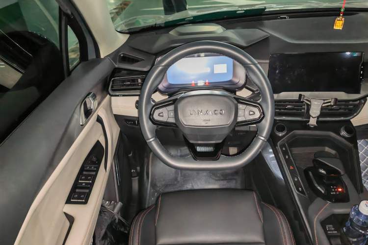 Used Lynk & Co 06 EM-P 2022 PHEV 84 km Range Pro Version Steering Wheel