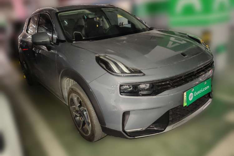 Used Lynk & Co 06 EM-P 2022 PHEV 84 km Range Pro Version Front Right 45 Deg