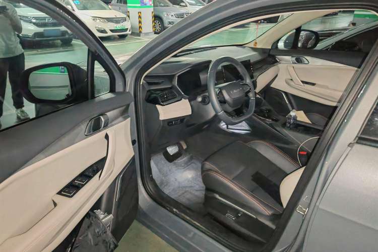 Used Lynk & Co 06 EM-P 2022 PHEV 84 km Range Pro Version Driver Seat