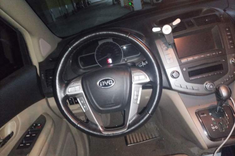 Used BYD S6 2011 2.4L Automatic Luxury Edition
