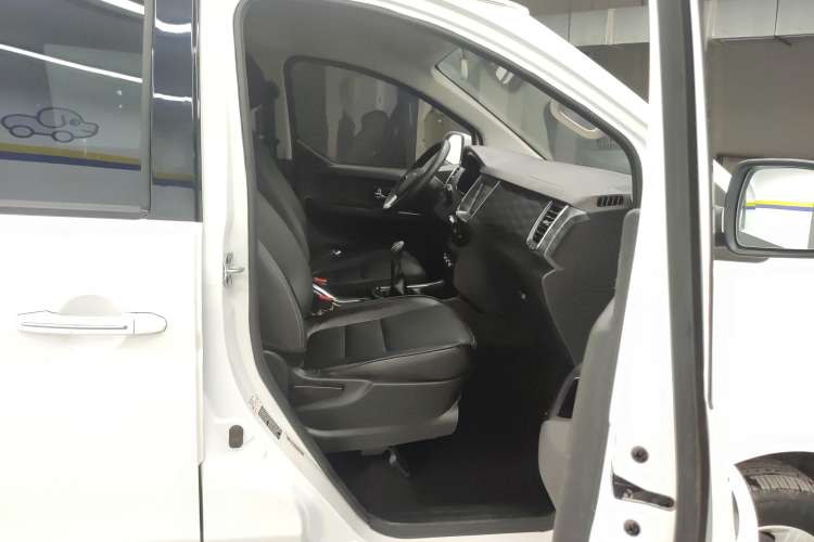 Used SRM Gold Hiace 2021 1.5L Passenger Vehicle Travel Lion 5-Seater
