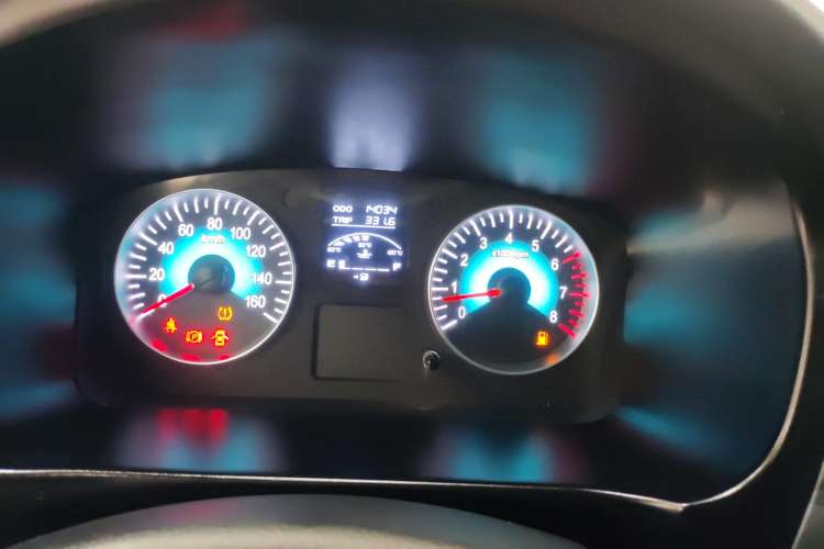 Used SRM Gold Hiace 2021 1.5L Passenger Vehicle Travel Lion 5-Seater
