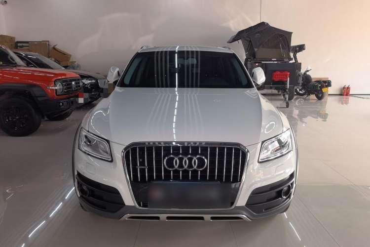 Used Audi Q5 2018 Collector's Edition 40 TFSI Technology Model
