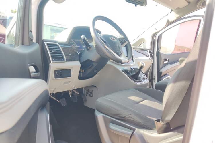 Used JAC M4 2016 2.0L Manual Luxury Version
