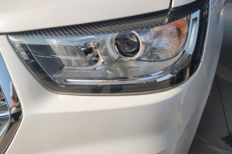 Used JAC M4 2016 2.0L Manual Luxury Version
