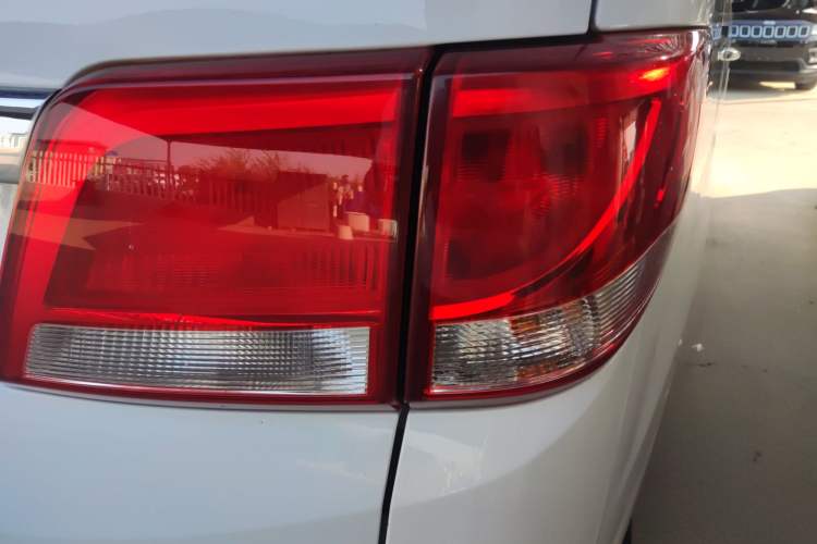 Used JAC M4 2016 2.0L Manual Luxury Version
