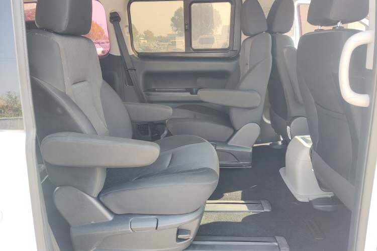 Used JAC M4 2016 2.0L Manual Luxury Version
