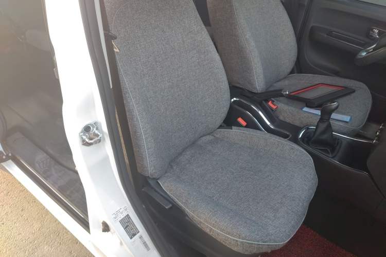 Used SRM Gold Hiace 2021 1.5L Passenger Van Engineering Lion Model Central Air Conditioning Version 9 Seats
