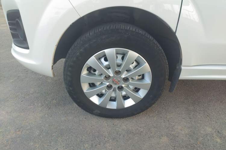 Used SRM Gold Hiace 2021 1.5L Passenger Van Engineering Lion Model Central Air Conditioning Version 9 Seats
