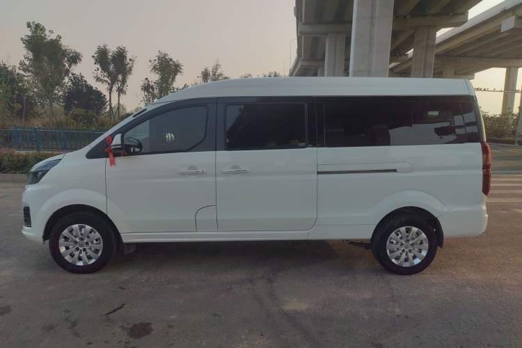 Used SRM Gold Hiace 2021 1.5L Passenger Van Engineering Lion Model Central Air Conditioning Version 9 Seats
